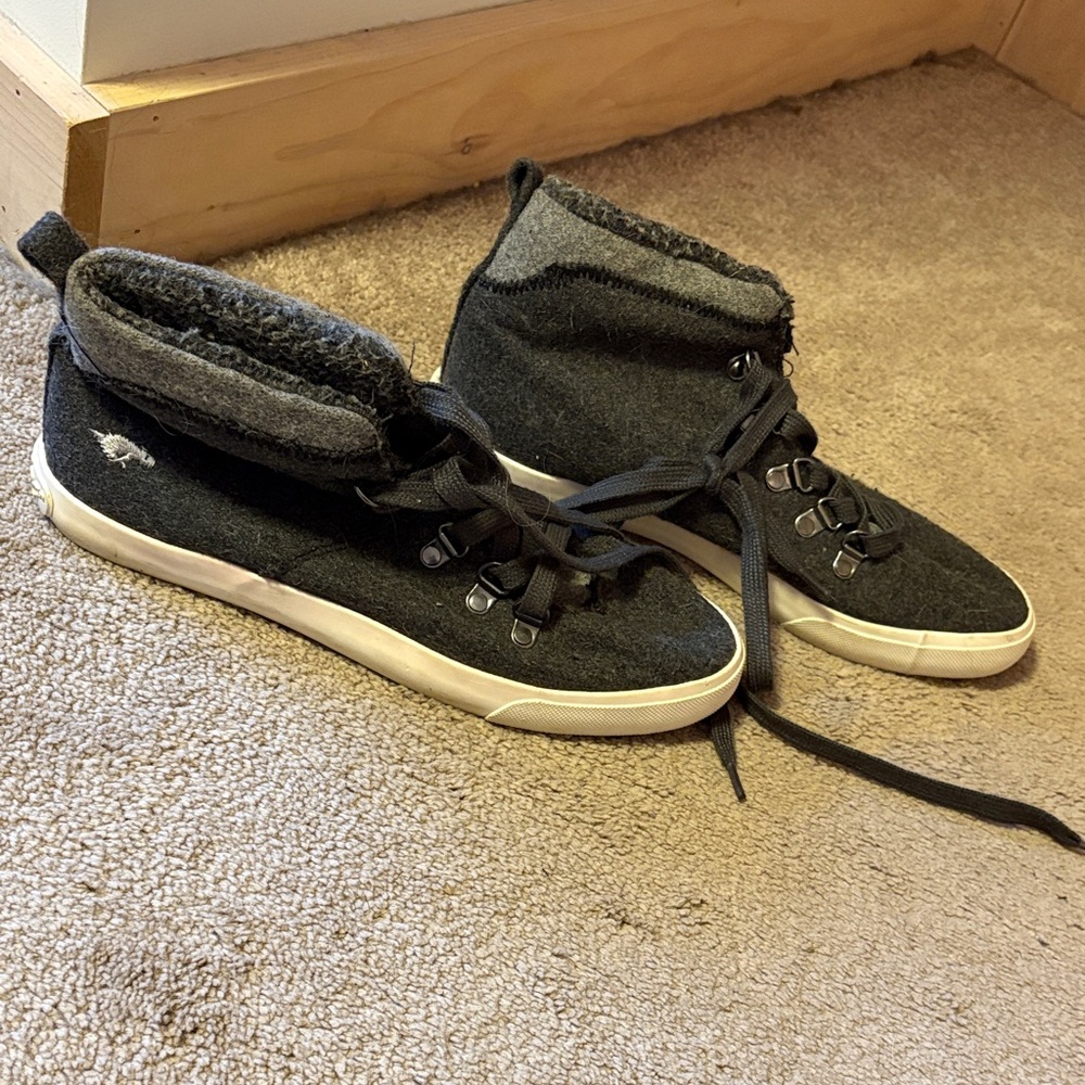Rocket Dog Black and Gray Sneakers